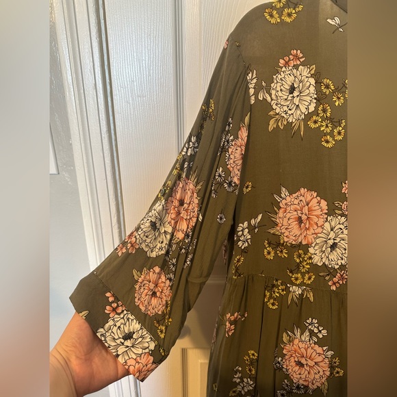 Torrid High Low Button Up Floral Blouse - Picture 4 of 9